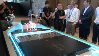 China Unveils First Superfast Charging Battery for Electric Vehicles